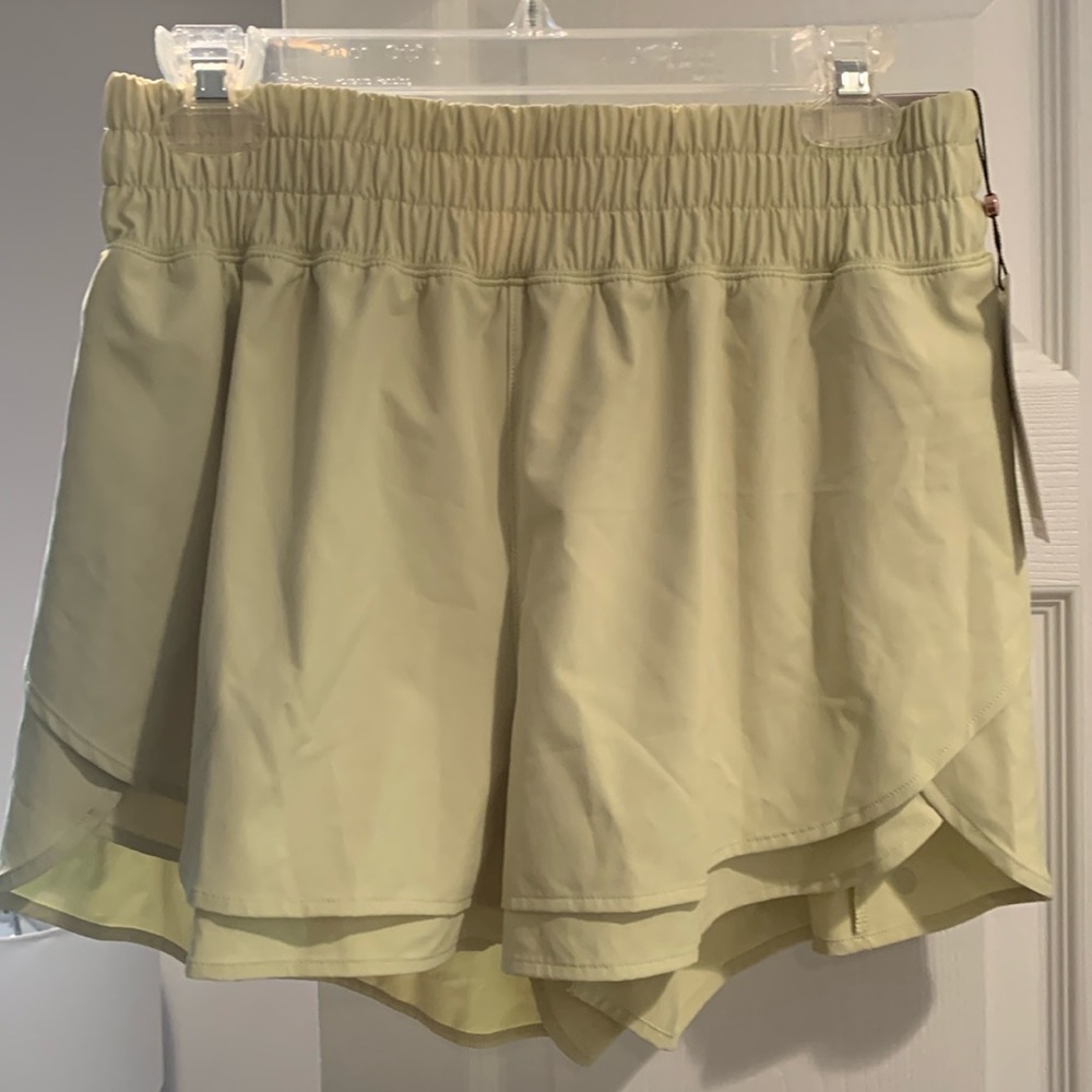NWT Calia High-Rise Step Up shorts Light Green
